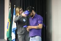 No aniversário da Celepar, empregados participam de ação com games e realidade virtual e doam caixas de leite para associação