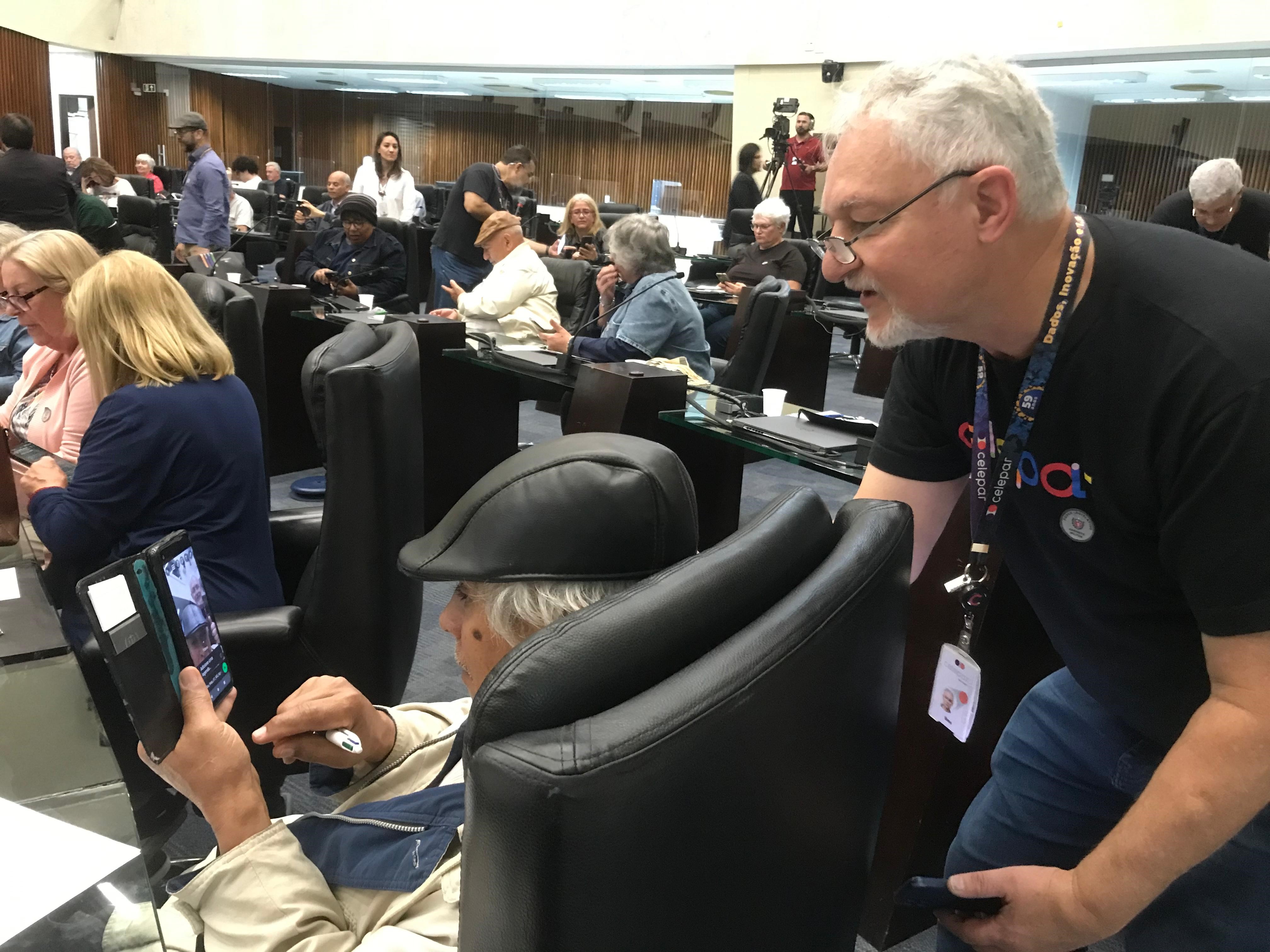 92 idosos são inseridos no mundo digital com workshop de tecnologia da Celepar em parceria com a Alep