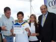 Na foto (esq.), o diretor de 
relações institucionais da Cohapar, 
Doático Santos, o monitor Nathanael 
Silva de Almeida, do Colégio 
Estadual Zumbi dos Palmares, Silvia 
Vieira Dias e o o secretário 
de Assuntos Estratégicos e diretor-
presidente da CELEPAR, Nizan 
Pereira 