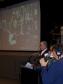 O Governador do Paraná, Roberto Requião, na Escola de Governo do dia 17 de fevereiro de 2009 e no telão o público prestigiando o evento
