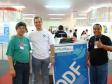 O coordenador do Gubro-Pr - Grupo de Usuários BrOffice Paraná, Vitório Furusho e participantes, na estande no Latinoware 2007