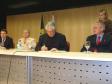 A partir da esq. o diretor-presidente
da CELEPAR, Vanderlei Iensen, o
secretário-chefe da Casa Civil, Rafael
Iatauro, o Governador do Paraná,
Roberto Requião e o vice governador,
Orlando Pessuti - Foto Geremias J. do Nascimento