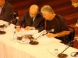 O governador do Paraná, Roberto Requião e o governador de São Paulo, José Serra, assinaram o 
protocolo de intenções para troca 
de experiências nas áreas de 
saneamento básico, meio ambiente, 
desenvolvimento urbano e habitação, 
no encerramento do Seminário 
Internacional "Crise - Rumos e 
Verdades" - Foto Marcia Midori
