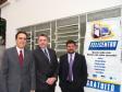 A partir da esq. do Rotay Club 
Batel,João Evaristo Sampaio e da 
Agência de Fomento do Paraná S/A, 
Jair Fromohls e Edison Luiz da 
Silva, na Semana de Inclusão 
Digital, no Telecentro Sinal Verde 
para Educação - Instituto de 
Tecnologia Ambiental do Paraná 
(ITAPAR) - 19/03/2009