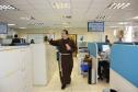 Em visita a todos os departamentos da empresa, o frei Vieira abençoou os empregados, as instalações e o trabalho de todos