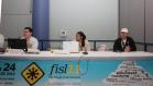O Analista da Celepar Vitório Furusho mediando a mesa, Desktop e Distribuições com a presença de Iamar Villas Boas Parrelli Maia e Hortência Campos