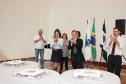 Três aniversários, três bolos e muita diversão.
Iara Bereza da Silva, Jacson Carvalho Leite e Antonio Carlos Wolf Junior no "parabéns pra você"