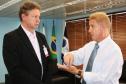 O secretário Mauro Mulhoz e o o presidente Jacson Carvalho Leite definem ações conjuntas nesta parceria entre a Secretaria do Controle Interno e a Celepar na apresentação de soluções voltadas à transparência da gestão pública estadual