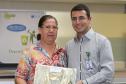 Maria Nadir Ribas homenageada pelos seus 20 anos de serviços prestados na Fundação Celepar. 