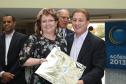Eliane Severino da Silva homenageada pelos seus 30 anos de serviços prestados na Celepar. 