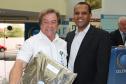 Pedro Colodi homenageado pelos seus 35 anos de serviços prestados na Celepar. 