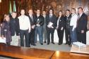 Na foto: a secretária executiva da Comissão de Orçamento da Assembleia, Ana Beatriz Prado; o deputado Élio Rusch; o coordenador da equipe desenvolvedora do projeto, Márcio Luiz Hein (DIDES-D2); o deputado Francisco Bührer; o analista de sistemas responsável pelo projeto, Alexandre Luiz Boruschenko Moro (DIDES-D2); os deputados, Pastor Edson Praczyk e César Silvestri Filho; a gerente de desenvolvimento de soluções da Celepar, Maria Tereza Rodrigues Pahl; o analista da Celepar, Gilson Nishimoto; o