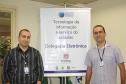 O técnico Gilson dos Santos Júnior e o analista Rubens Faria de Brito Filho desenvolveram na Celepar o novo serviço, furto, que entrou em operação esta semana na Delegacia Eletrônica   