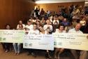 O secretário da fazenda, Mauro Ricardo, acompanhado pelo secretário de comunicação, Márcio Villela e demais autoridades, entrega prêmio do programa Nota Parana.Curitiba, 17/02/2017Foto: Júlio César Souza / SEFA