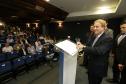 O secretário para Assuntos Estratégicos, Edson Casagrande e o presidente da Celepar, Jacson Carvalho Leite, assinam protocolo de intenções, para instalação da Rede 399 de internet para todos.Curitiba, 26-03-14.Foto: Arnaldo Alves / ANPr.