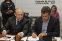 Governador Beto Richa lança o aplicativo "Menor Preço - Nota Paraná" e entrega prêmios do programa. Presentes os secretários estaduais, da Fazenda, Mauro Ricardo Costa e da Comunicação Social, Marcio Villela, presidente da Celepar, Jacson Carvalho, presidente da Assembleia Legislativa, deputado Ademar Traiano e os deputados estaduais Marcio Paulik e Claudia Pereira. Curitiba, 29/11/2016. Foto: Pedro Ribas/ANPr