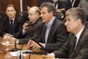 Governador Beto Richa lança o aplicativo "Menor Preço - Nota Paraná" e entrega prêmios do programa. Presentes os secretários estaduais, da Fazenda, Mauro Ricardo Costa e da Comunicação Social, Marcio Villela, presidente da Celepar, Jacson Carvalho, presidente da Assembleia Legislativa, deputado Ademar Traiano e os deputados estaduais Marcio Paulik e Claudia Pereira. Curitiba, 29/11/2016. Foto: Pedro Ribas/ANPr