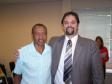 O funcionário da CELEPAR, Jesuíno Amércio de Souza, comemorando seus 30 anos de serviços prestados para a empresa, os nossos agradecimentos, ao seu lado o diretor de desenvolvimento, Henrique Salatino Miorelli 