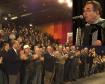 O público aplaudindo a apresentação de Ivan Graciano (filho) e Juliana Graciano (neta) da dupla caipira Nhô Belarmino e Inhá Gabriela, na Escola de Governo (23/10/2007