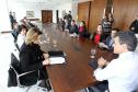 Goverador Beto Richa assina o Pacto pela Identidade Cidadã, acompanhado pela procuradora regional do Ministério Público Federal, Antonia Sanches, e a secretária estadual da Justiça, Cidadania e Direitos Humanos, Maria Tereza Uille Gomes. Curitiba, 08/10/2013. Foto: Orlando Kissner/ANPr