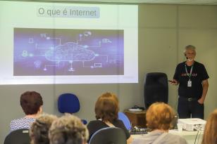 Celepar realiza curso de inclusão digital em Curitiba com módulo especial para beneficiários da Paranaprevidência