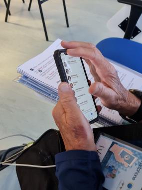 Curso de smartphone para idosos que ocorreu em fevereiro deste ano, em Curitiba.