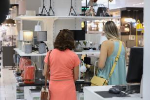 Paraná bate novo recorde em abril e tempo de abertura de empresa cai para apenas 8 horas