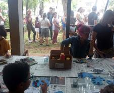 O Projeto Criança e Adolescente Protegidos já atendeu diversos municípios do Paraná, com ações também na feira de serviços Paraná Cidadão. Desta vez a ação aconteceu em Arapongas. No evento desta semana foram emitidas 755 carteiras de identidade e feitos 465 exames oftalmológicos, totalizando 1.220 mil atendimentos.Arapongas, 11/10/2017.Foto: Divulgação SEJU