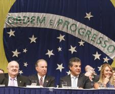 Governador Beto Richa e a Secretária da Família e Desenvolvimento Social, Fernanda Richa, participam da cerimo?nia de posse da nova diretoria da Associac?a?o Comercial do Parana? - Foto: Rogério Machado/SECS