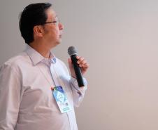 O analista da Celepar, Nelson Aoki Umeda, em meio à apresentação da palestra "Inovação tecnológica como fator de sucesso nos programas de regularização de débitos da Secretaria da Fazenda do Paraná