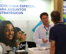 A Secretaria Especial para Assuntos Estratégicos participou do Encontro de Prefeitas e Prefeitos Eleitos do Paraná: Gestão 2017 ? 2020 e apresentou as ações que podem ser aplicadas nos municípios. Aproximadamente 100 municípios demonstraram interesse no programa de Cidadania Digital, que tem o objetivo de promover inclusão e a emancipação digital em todo o Estado, através de dois projetos: Espaço Cidadão e Rede399. Foz do Iguaçu, 02/12/2016.