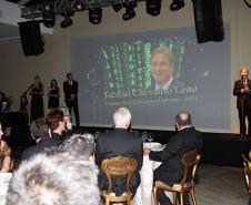 Em seu discurso, o presidente Jacson Carvalho Leite dedica o prêmio E-Governo aos empregados da Celepar