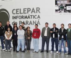 Cipeiros da Celepar que participaram do treinamento: Cleverson Luiz Natal, Jefferson Carlos Martins, Jean Marcel Vosch, Juliana Maria Propst Trindade e Rodrigo Portantiolo Wagner. Na frente: Nadir Fernandes da Silva, Roseli de Fátima dos Santos, Alexandre Zago, Carmem Lucia Dugonski, Fabiano da Silva Santos, Marcelo Henrique Dias Abreu, o instrutor Alisson Rodrigo de Oliveira, Sérgio Luis dos Santos Oliveira, Glauco Schmidt e Bruno Cavalcanti Simões