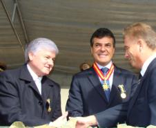 Presidente da Assembléia Legislativa, Valdir Rossoni, governador Beto Richa e o presidente da Celepar, Jacson Carvalho Leite na cerimônia no quartel do Comando Geral, em Curitiba - Data: 16/05/2011