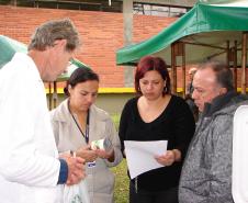 O agricultor João Tanto produz coalhadas, queijos e manteiga, tudo sem agrotóxico