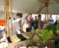 O primeiro dia de mercado foi realizado hoje (21) e a partir de agora, todas as sextas-feiras, das 8h às 13h, serão vendidos produtos como frutas, verduras, pães, cereais e laticínios