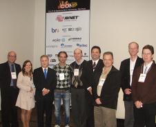 Equipe da Celepar no Conip 2013: Luiz Carlos Fracaro, Beatriz Lanza, Jacson Carvalho Leite, Marcos Vinicius Brasileiro Lanza, Altamir Brun, Henrique Salatino Miorelli, Luiz Fernando Ballin Ortolani, Fernando José Fendrich e Luiz Carlos de Almeida Oliveira