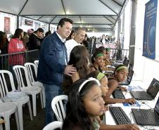 Na estande da Celepar as pessoas tiveram acesso gratuito à internet e às redes sociais