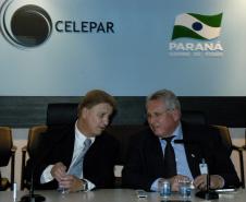 Apresentação do trabalho integrado do governo do estado entre as secretárias, prefeituras e empresas afins. Sala de referência estratégica trabalho de integração de TI da CELEPAR.