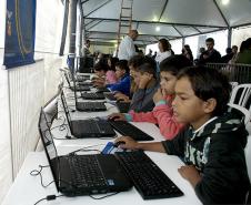 Na estande da Celepar as pessoas tiveram acesso gratuito à internet e às redes sociais
