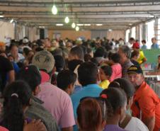 Mutirão da Cidadania o Paraná em Ação atende população de Foz do Iguaçu neste sábado e domingo.Feira de serviços gratuitos está instalada neste sábado e domingo (22 e 23), na Praça da Bíblia, no Jardim São Paulo, em Foz. 22-11-2014 Foto:Levy Ferreira SERC