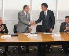Assinatura de acordo entre TSE e governo do Paraná