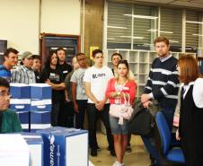 Os acadêmicos do 2º período do curso de Engenharia Elétrica da Faculdade Estágio de Sá conheceram a estrutura da Celepar