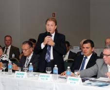 O presidente Jacson Carvalho Leite, representou o governador Beto Richa na abertura do Fórum de Diretores Técnicos, evento que acontece em Curitiba