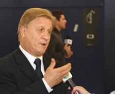 O presidente Jacson Carvalho Leite conversa com a imprensa sobre a operação do moving