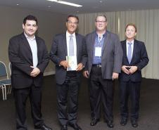 Presidente da Processamento de Dados da Amazônia (Prodam), Márcio Silva de Lira; secretário de Intraestrutura e Logística, José Richa Filho;  presidente da ATI Pernambuco, Romero Guimarães e o presidente da Celepar, Jacson Carvalho Leite