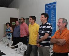 Formação da mesa na cerimônia de entrega de certificados. Representando a Celepar: Dircélia Maria Alessi, Cleverson Rafael Fiorelli e Agnaldo Coelho Jorge. Secretário municipal de Turismo e Cultura, José Leonardo Mendes, deputado estadual Alceu Maron, o presidente da Associação Amantanal, Jahyr Tonetti.