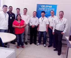 Equipe do Núcleo Regional de Londrina da Celepar recepciona o presidente Jacson Carvalho Leite e o diretor de operações Luiz Fernando Ballin Ortolani.

Da esquerda para a direita: Leonardo Maeoka, Anderson Braga dos Santos, Clodoaldo Ausec Ludwig, Cynthia Yucari Yamamoto, Leandro Pirolo Valerio, o presidente Jacson Carvalho Leite, Canashiro Yoshitoni, Matias Saul Zagonel e o diretor de operações Luiz Fernando Ballin Ortolani. 