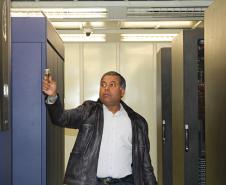  Padre Joaquim Andrade benze o novo data center