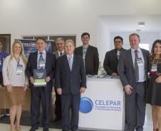 Estande da Celepar no evento. Da esquerda para a direita: Jeferson Costa, Andréa Smaniotto, Nelson Garcia, Gilmar Tesseroli, Jacson Carvalho Leite, Edgar Machoski, Vinicius Moura, Elcio Marcowcz e Hericka Cardoso